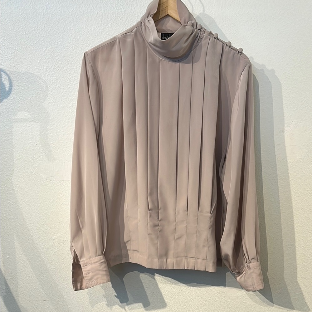 VTG David Matthew Elegant Women's Blouse in Soft Beige